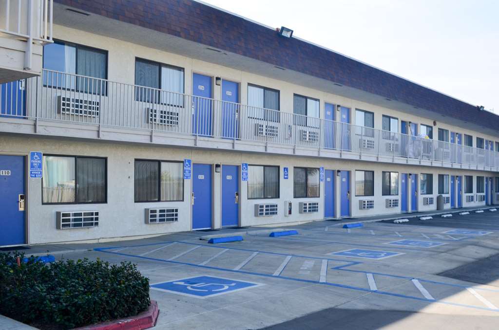 Motel 6 Lost Hills / Buttonwillow Racetrack Екстер'єр фото
