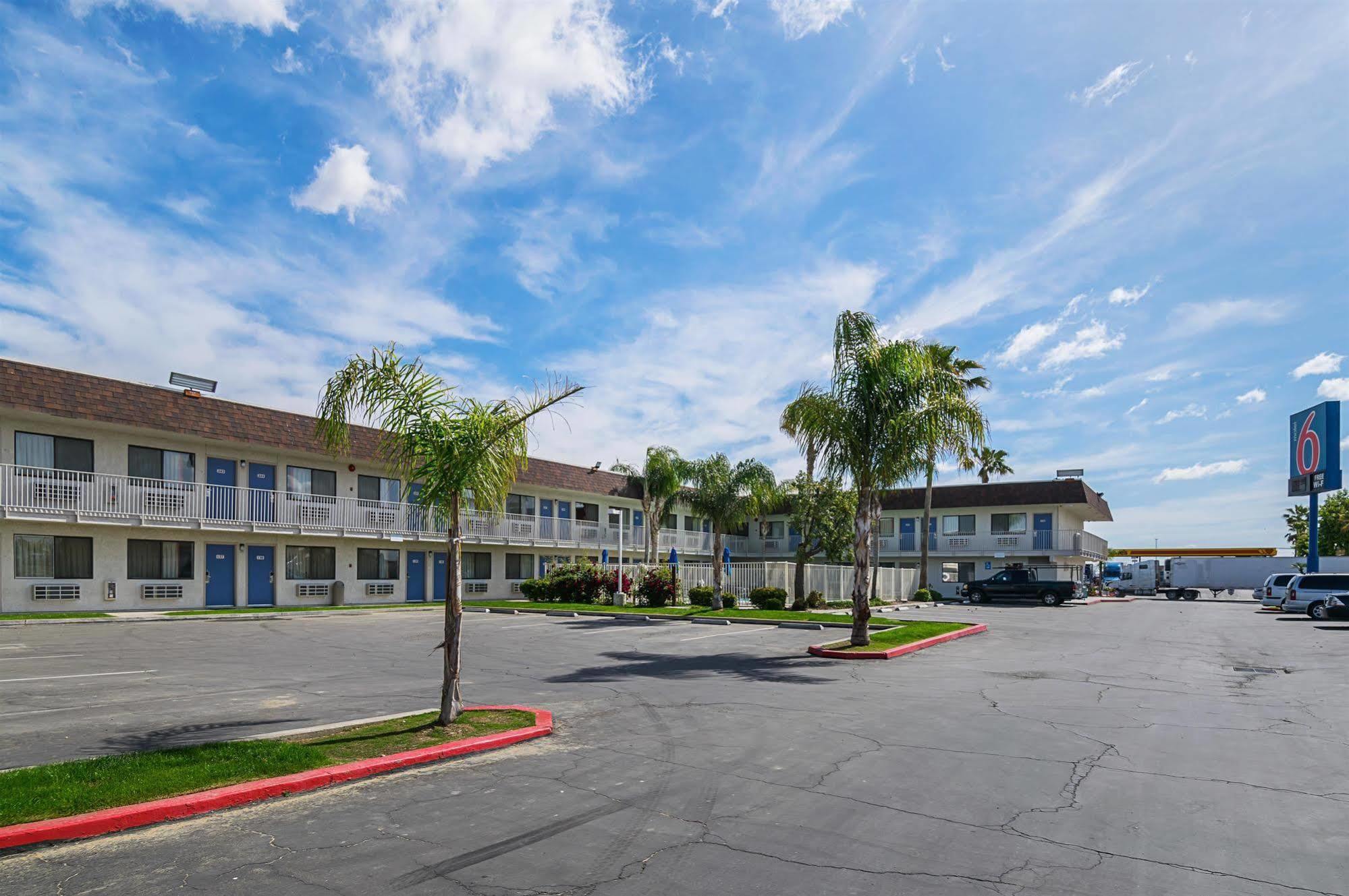 Motel 6 Lost Hills / Buttonwillow Racetrack Екстер'єр фото