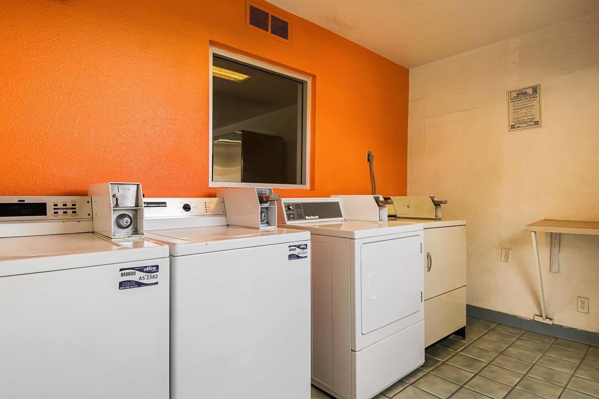 Motel 6 Lost Hills / Buttonwillow Racetrack Екстер'єр фото