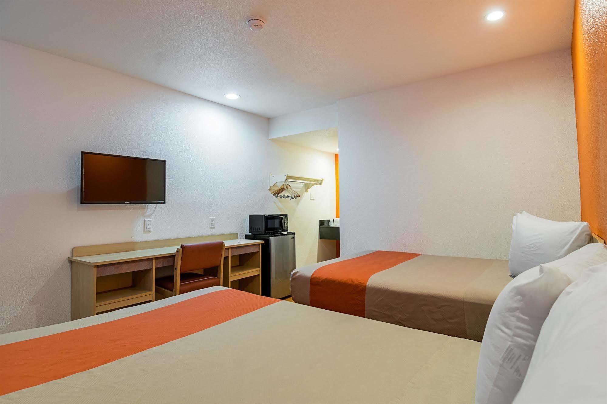 Motel 6 Lost Hills / Buttonwillow Racetrack Екстер'єр фото