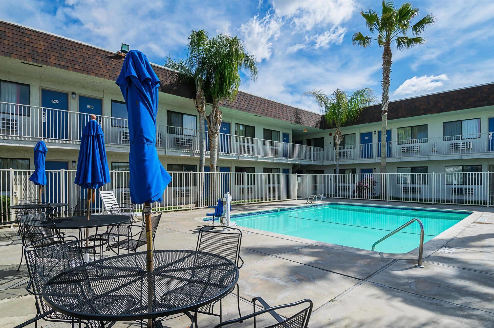 Motel 6 Lost Hills / Buttonwillow Racetrack Екстер'єр фото